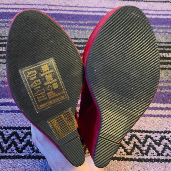 Red Scallop Detail Super High Wedge Heel - Picture 4 of 8